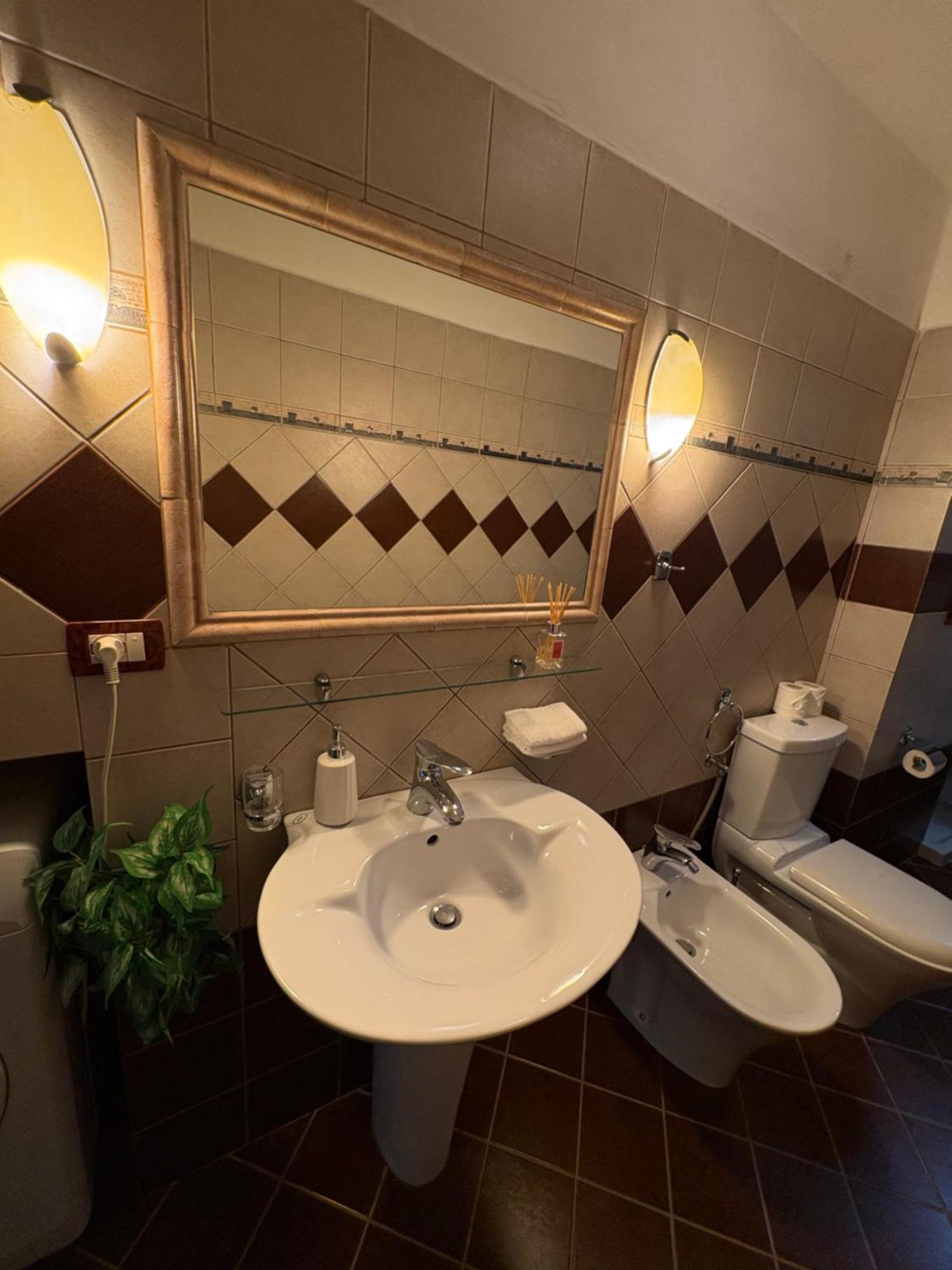 Sofia'S Modern Apartment Gjirokastër Dış mekan fotoğraf